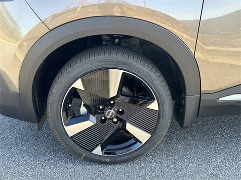 New 2026 Nissan Kicks SR image 12