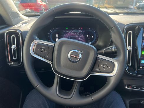 Used 2023 Volvo XC40 B5 Ultimate w/ Protection Package Premier image 15