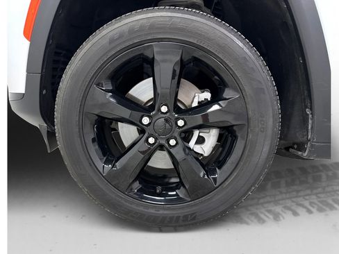 Used 2024 Jeep Grand Cherokee L Altitude image 25