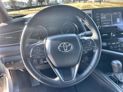 Used 2022 Toyota Camry SE image 17