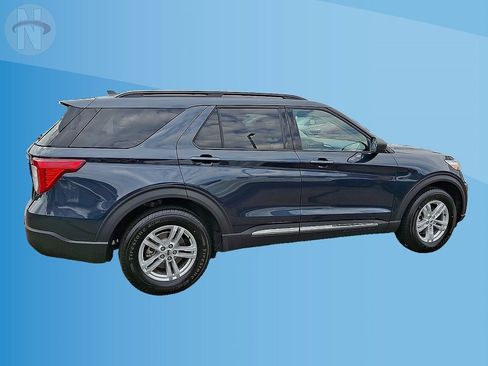 Used 2023 Ford Explorer XLT AWD/4WD image 18