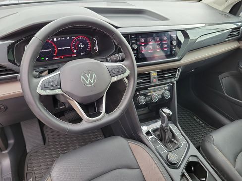 Used 2024 Volkswagen Taos SEL image 2