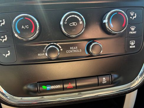 Used 2019 Dodge Grand Caravan SE FWD image 37