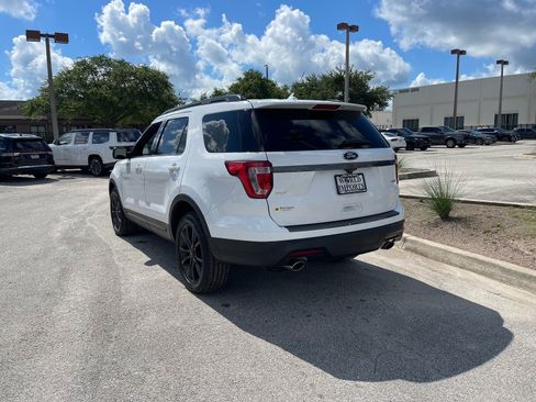 Used 2019 Ford Explorer XLT w/ Equipment Group 202A AWD/4WD image 53