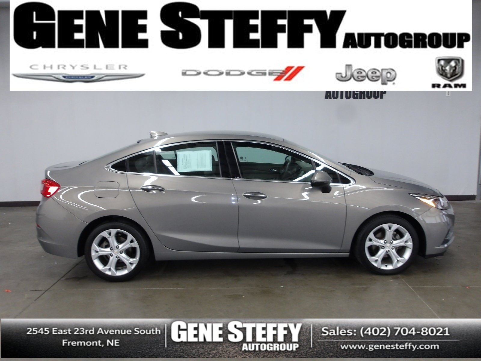 Used 2017 Chevrolet Cruze Premier w/ Premier Convenience Package FWD image 1