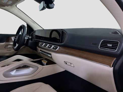 Used 2026 Mercedes-Benz GLS 450 4MATIC image 33