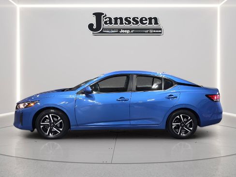 Used 2024 Nissan Sentra SV image 2