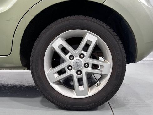 Used 2011 Kia Soul + FWD image 32