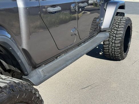 Used 2020 Jeep Gladiator Overland w/ LED Lighting Group AWD/4WD image 17