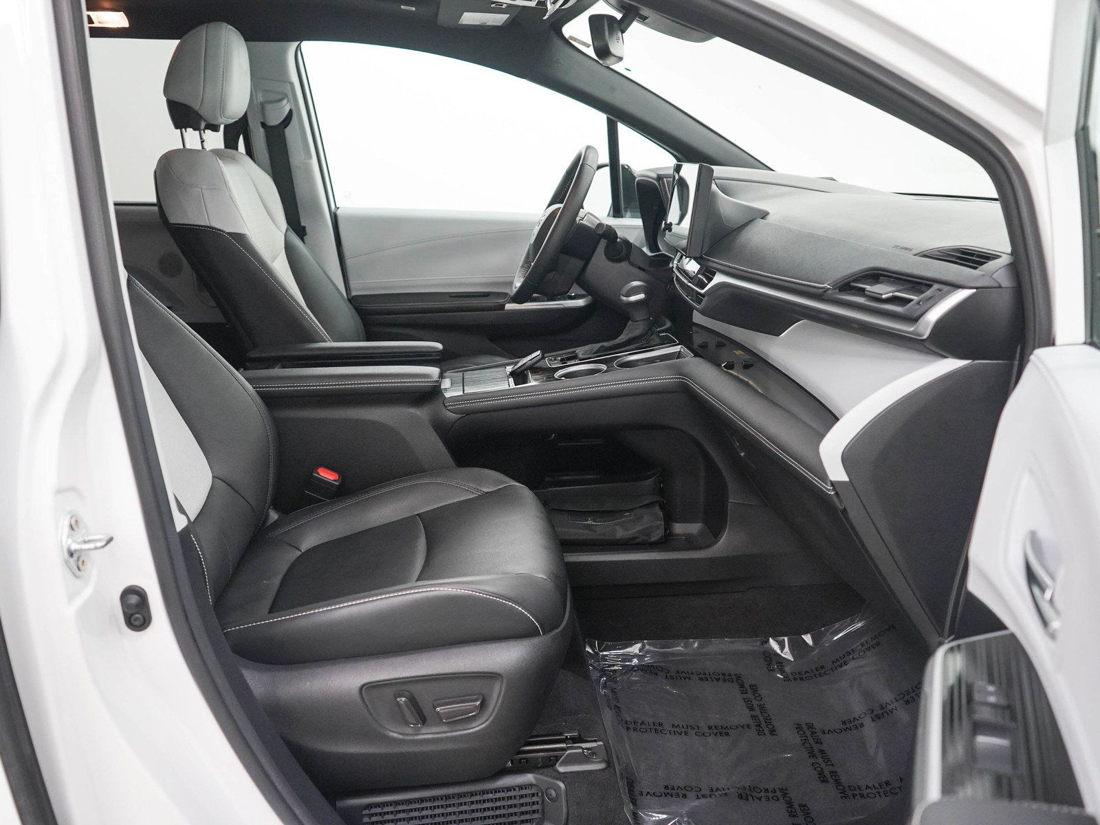 Used 2025 Toyota Sienna XSE AWD/4WD image 11