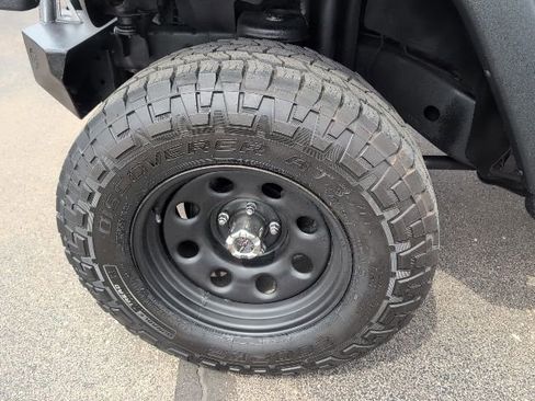 Used 2017 Jeep Wrangler Sport w/ Mopar Black Appearance Group AWD/4WD image 16