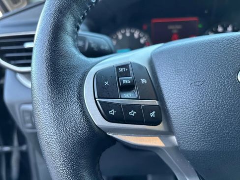 Used 2024 Ford Explorer XLT w/ Equipment Group 202A RWD image 17