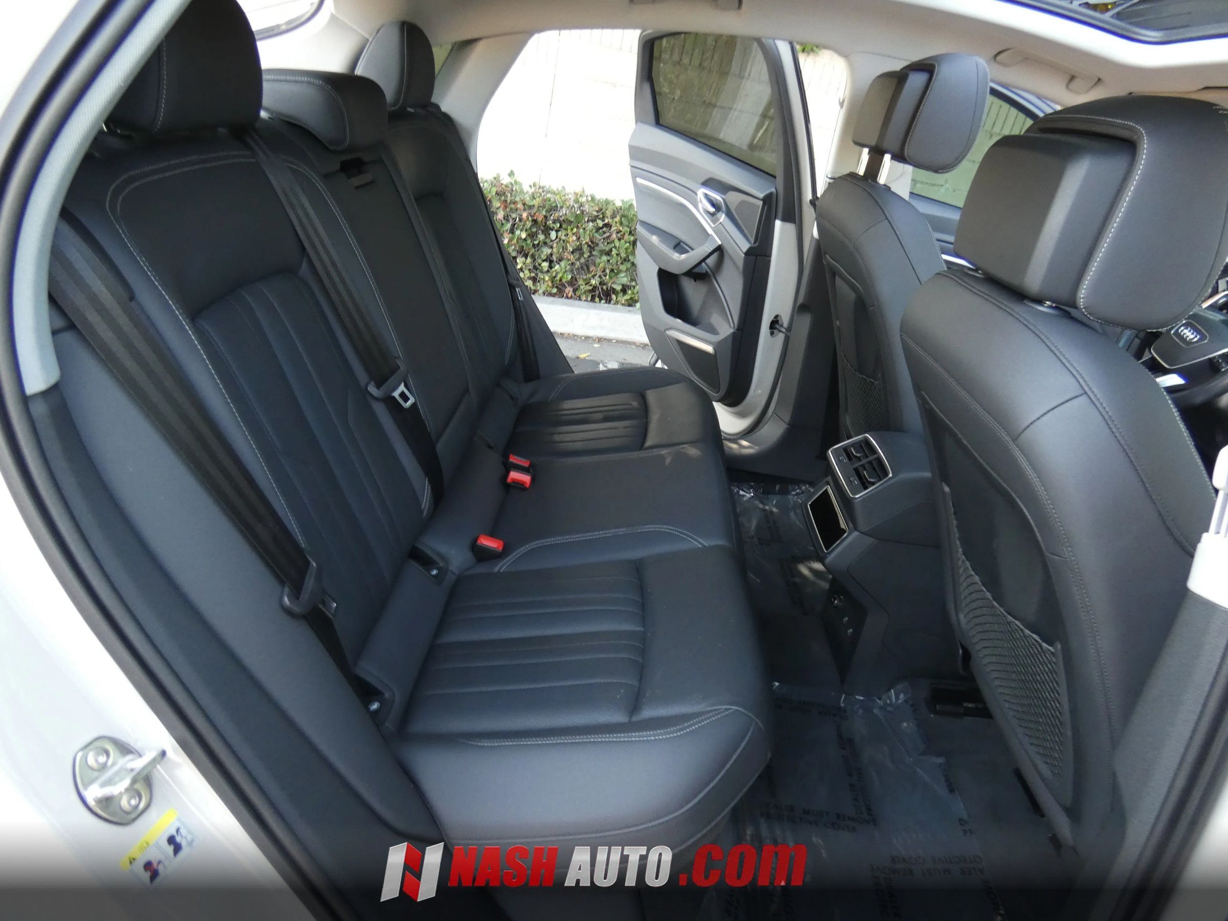 Used 2022 Audi e-tron Premium Plus w/ Premium Plus Package AWD/4WD image 38