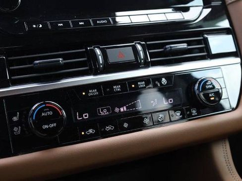 Used 2025 Nissan Pathfinder Platinum AWD/4WD image 18