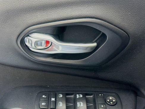 Used 2016 Jeep Cherokee Latitude w/ Safety/Convenience Group image 22