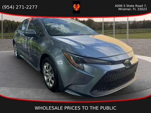 Used 2022 Toyota Corolla LE FWD image 2