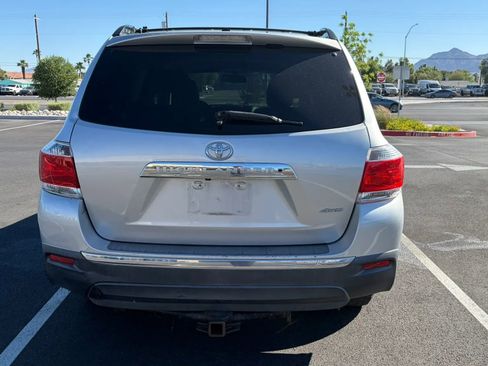 Used 2012 Toyota Highlander SE w/ Tow Pkg AWD/4WD image 4