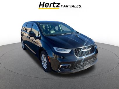 Used 2023 Chrysler Pacifica Touring-L