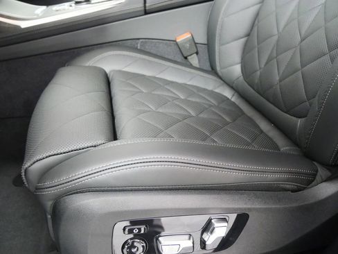 Used 2026 BMW X7 xDrive40i w/ M Sport Package image 10