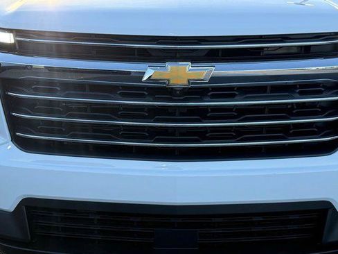 New 2026 Chevrolet Traverse LT w/ Driver Confidence Package FWD image 4