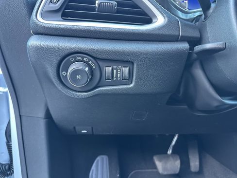 New 2026 Chrysler Pacifica Select image 66