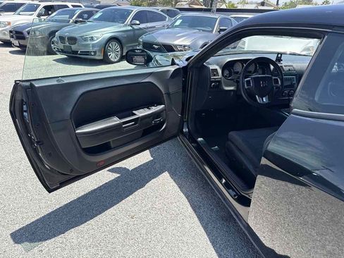 Used 2013 Dodge Challenger SXT RWD image 6