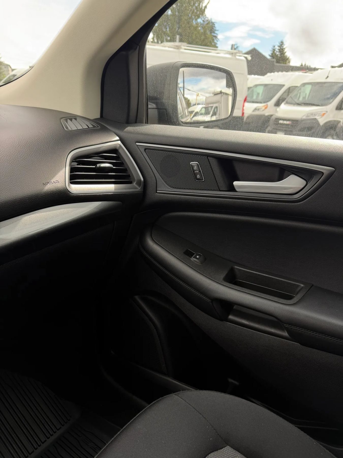 Used 2020 Ford Edge SE FWD image 33