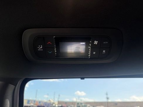 New 2027 Chrysler Pacifica Select FWD image 20