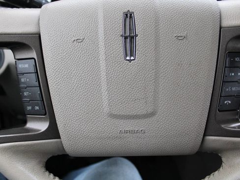 Used 2014 Lincoln Navigator 4WD image 15