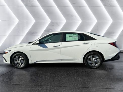 Used 2026 Hyundai Elantra SE FWD image 5