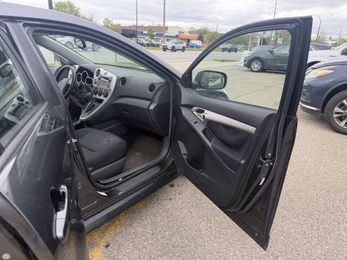 Used 2009 Pontiac Vibe w/ Preferred Package FWD image 8