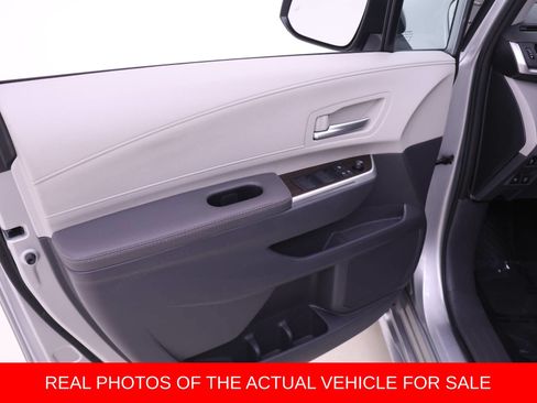 Used 2023 Toyota Sienna XLE FWD image 8