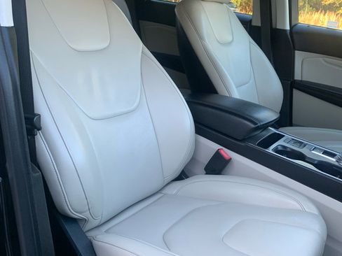 Used 2022 Ford Edge Titanium image 9