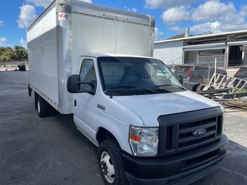 Used 2022 Ford E-350 and Econoline 350 Super Duty w/ Power Windows & Locks Group image 2