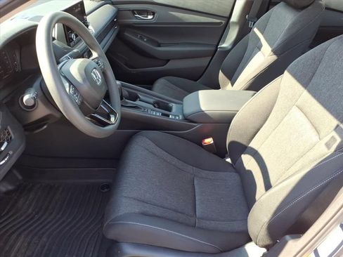 Used 2025 Honda Accord SE image 12