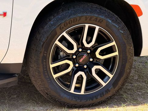 Used 2023 GMC Yukon AT4 AWD/4WD image 11
