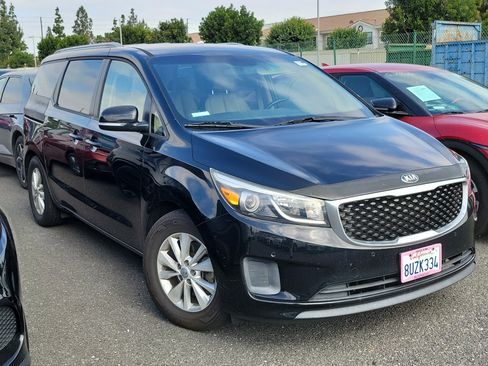 Used 2016 Kia Sedona LX w/ LX Essentials Premium Package FWD image 3