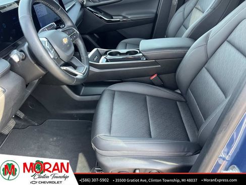 Certified 2025 Chevrolet Equinox LT w/ Convenience Package II FWD image 17