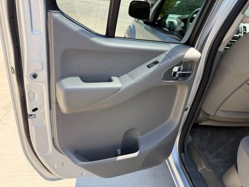 Used 2018 Nissan Frontier SV AWD/4WD image 56