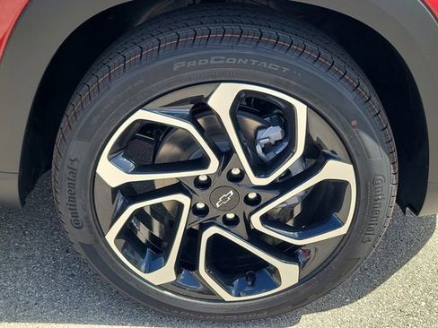 New 2026 Chevrolet Trax RS w/ Sunroof Package image 3