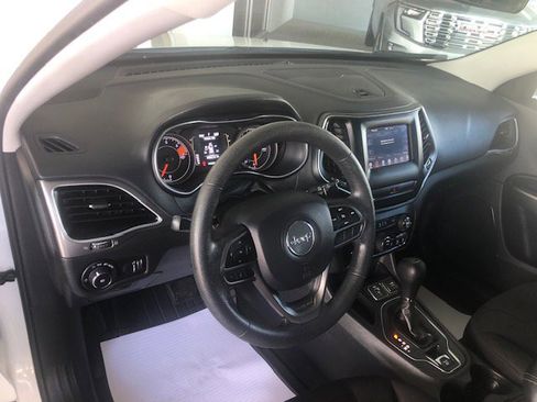 Used 2019 Jeep Cherokee Latitude w/ Popular Appearance Group image 18