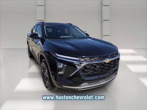 New 2026 Chevrolet Trax LT w/ LT Convenience Package FWD image 3
