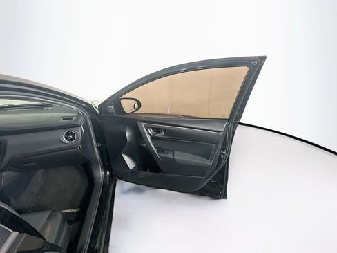 Used 2017 Toyota Corolla LE FWD image 29