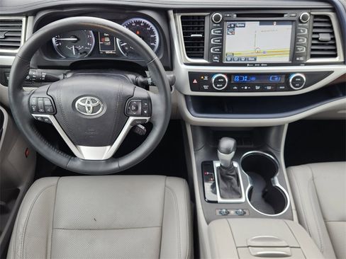 Used 2016 Toyota Highlander Limited Platinum image 26