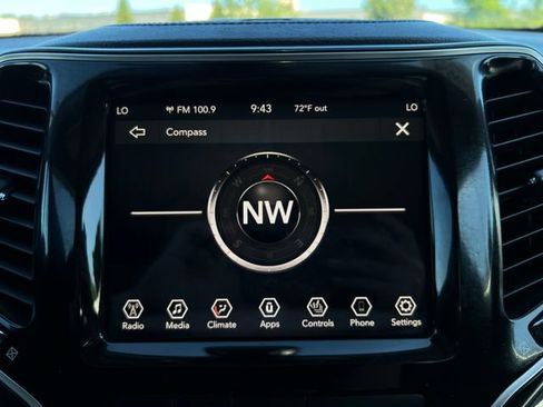 Used 2019 Jeep Cherokee Limited AWD/4WD image 28