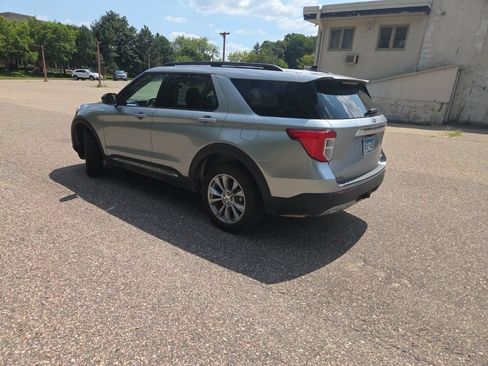 Used 2023 Ford Explorer XLT w/ Equipment Group 202A AWD/4WD image 9