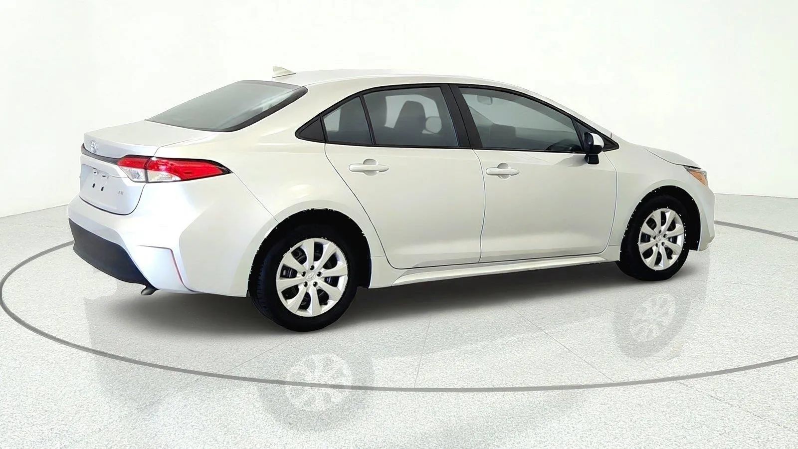 Used 2025 Toyota Corolla LE FWD image 9