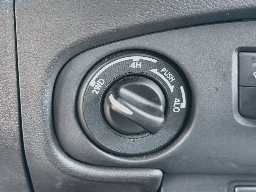 Used 2024 Nissan Frontier PRO-4X w/ Technology Package AWD/4WD image 19