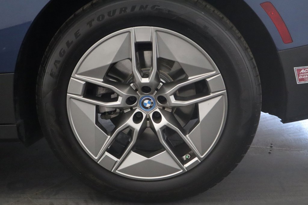 Used 2023 BMW iX xDrive50 AWD/4WD image 14