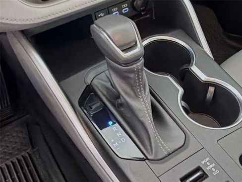 Used 2023 Toyota Highlander XLE image 18